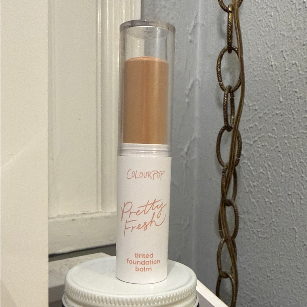 LIGHT 8 ColourPop Pretty Fresh Tinted Foundation Balm